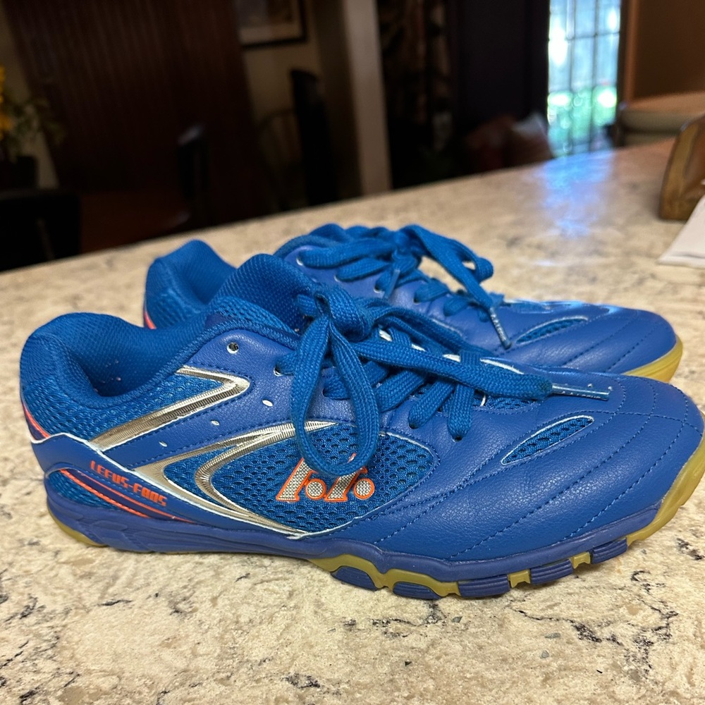 LEFUS court shoes